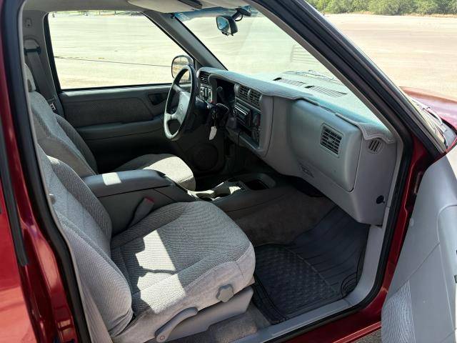 Chevrolet-s10-pickup-1995-custom-12