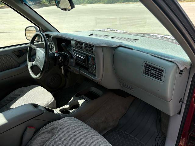 Chevrolet-s10-pickup-1995-custom-15