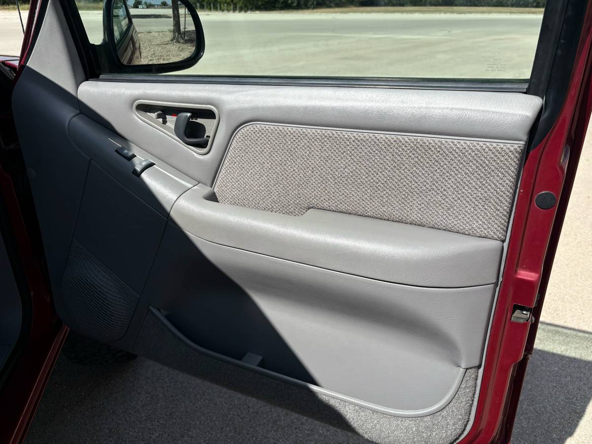 Chevrolet-s10-pickup-1995-custom-18