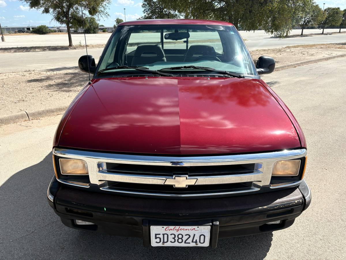 Chevrolet-s10-pickup-1995-custom-6