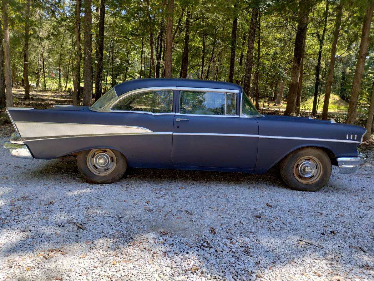 Chevrolet-sedan-1957-blue-2