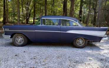 Chevrolet-sedan-1957-blue-3