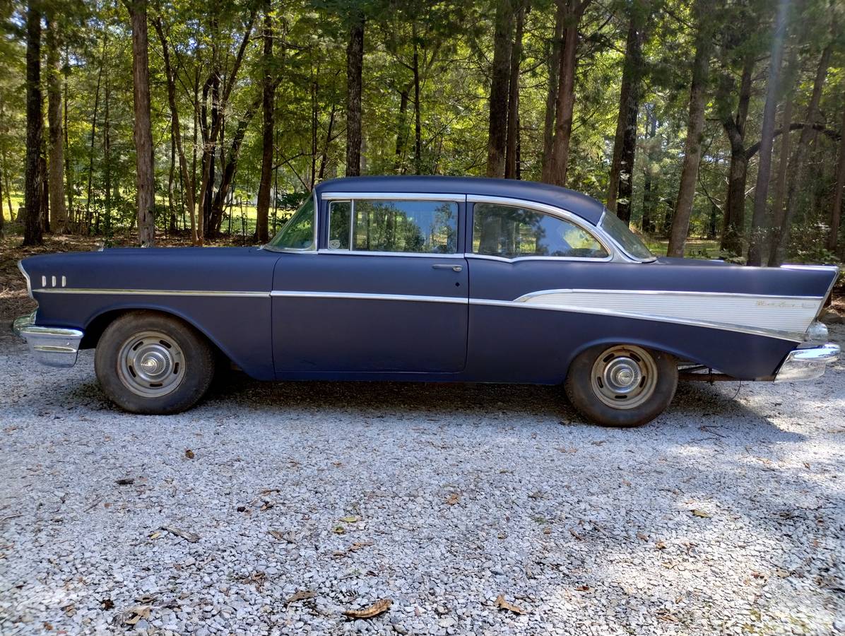 Chevrolet-sedan-1957-blue-3