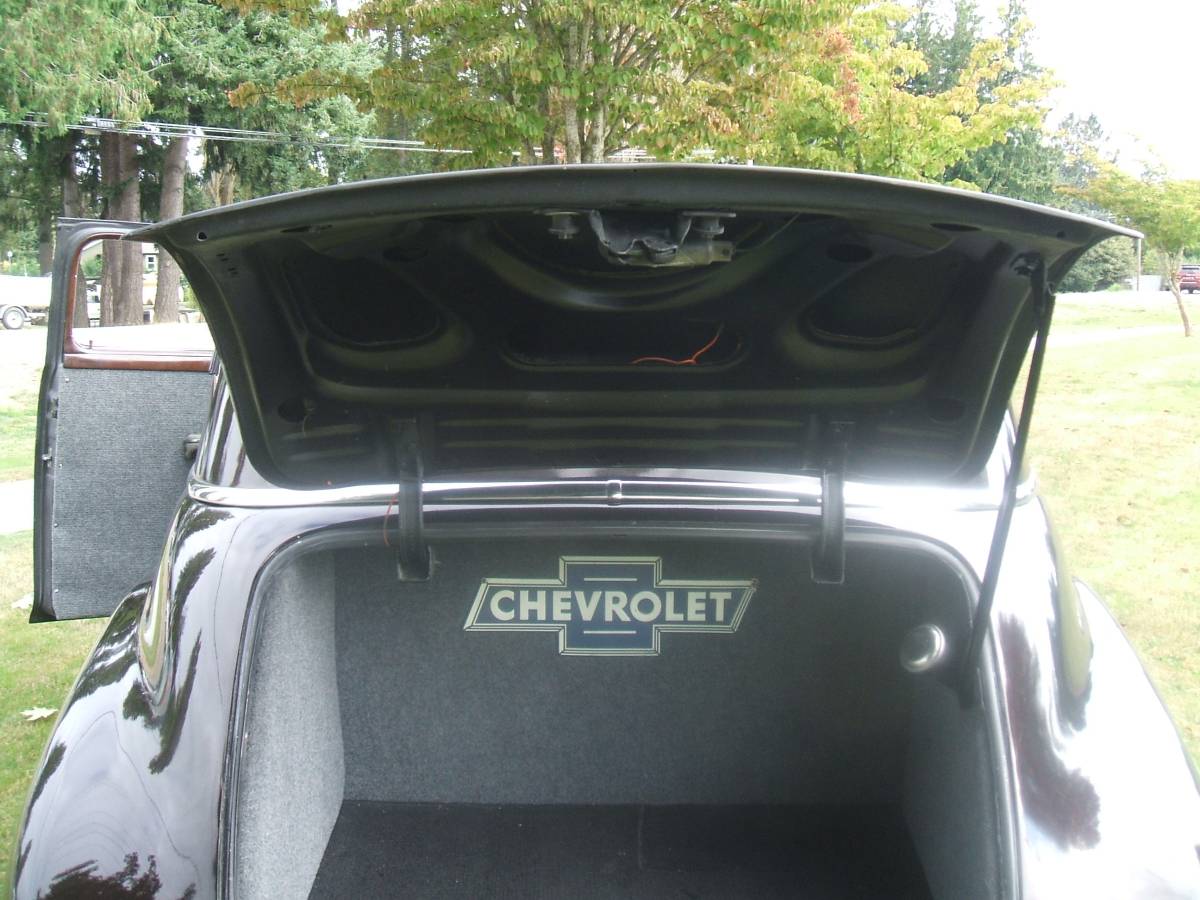 Chevrolet-sedan-2-door-1948-black-11