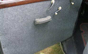Chevrolet-sedan-2-door-1948-black-9