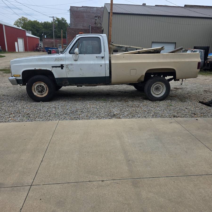 Chevrolet-silverado-1500-1983
