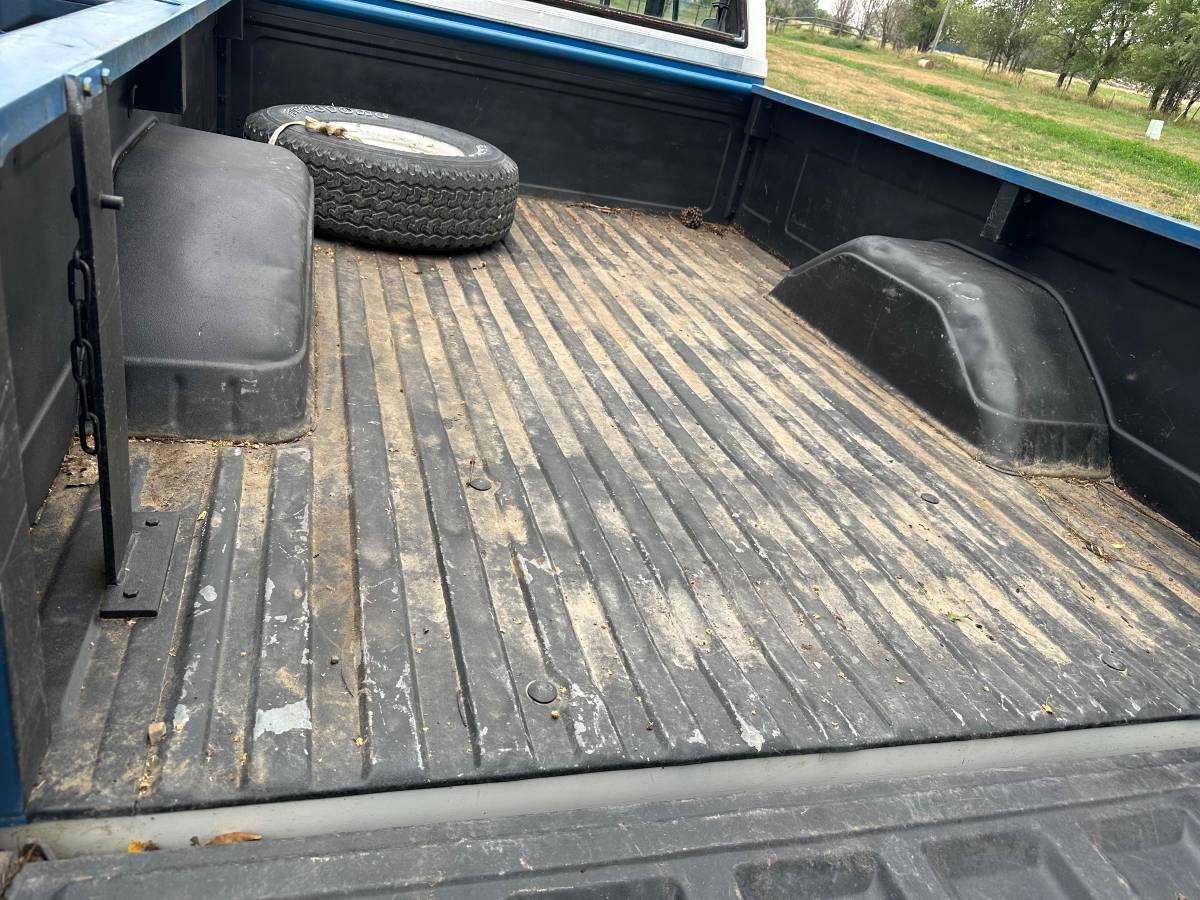 Chevrolet-silverado-1500-1984-blue-7