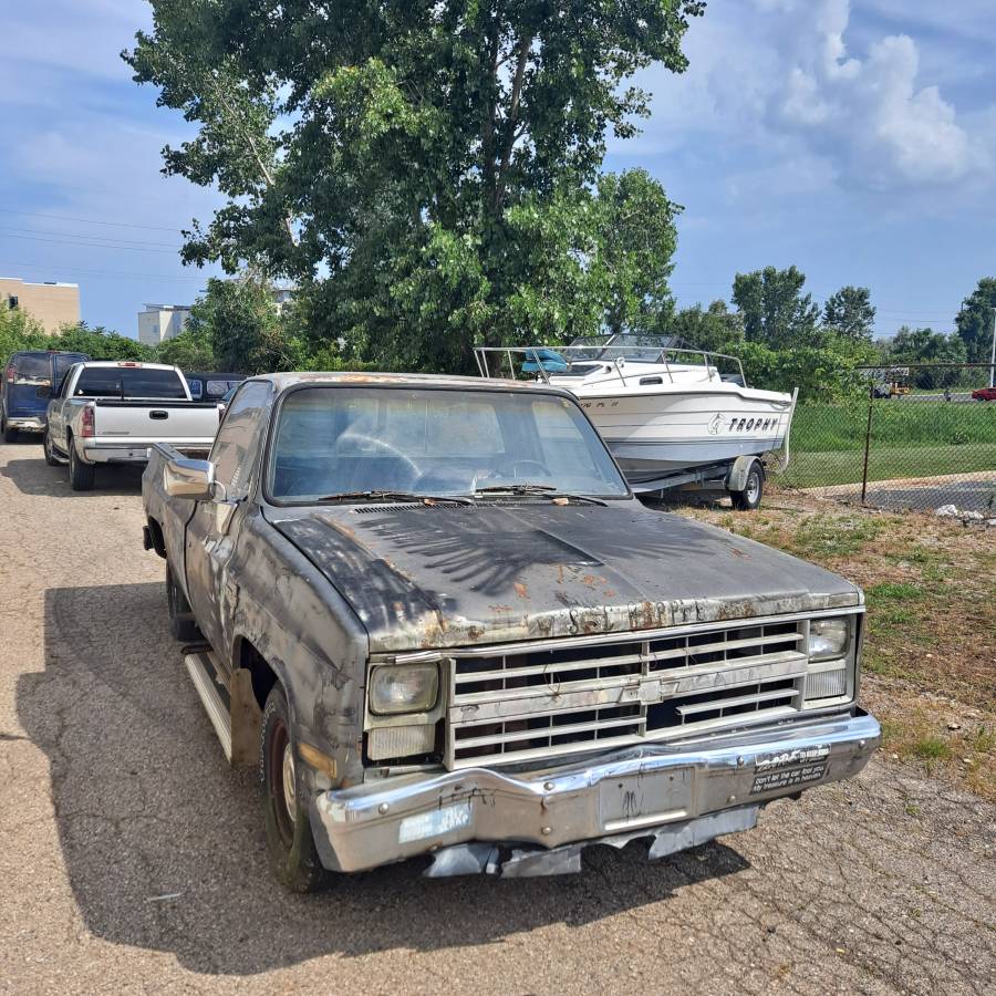 Chevrolet-silverado-1500-1986-grey-1