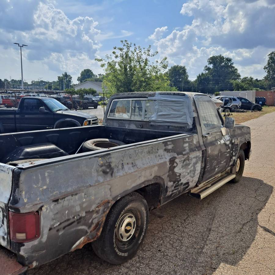 Chevrolet-silverado-1500-1986-grey-3