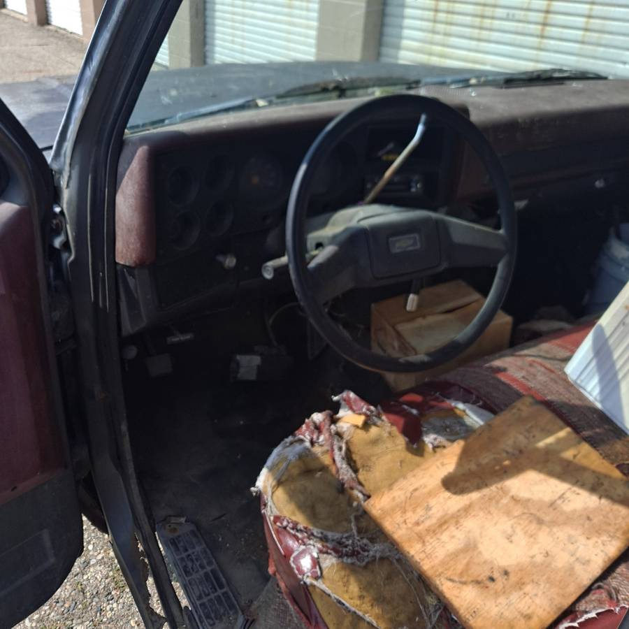Chevrolet-silverado-1500-1986-grey-4