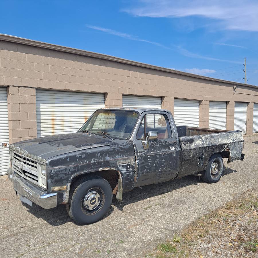 Chevrolet-silverado-1500-1986-grey-5