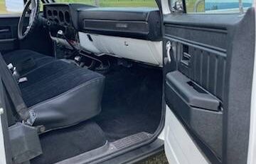 Chevrolet-silverado-1977-white-2