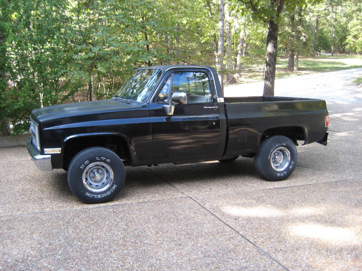 Chevrolet-silverado-1986-black-1