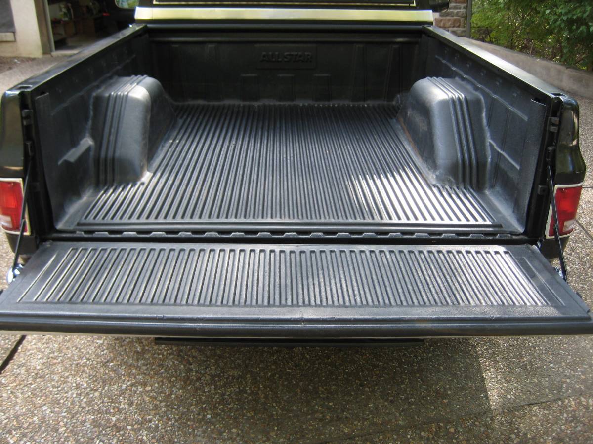 Chevrolet-silverado-1986-black-10