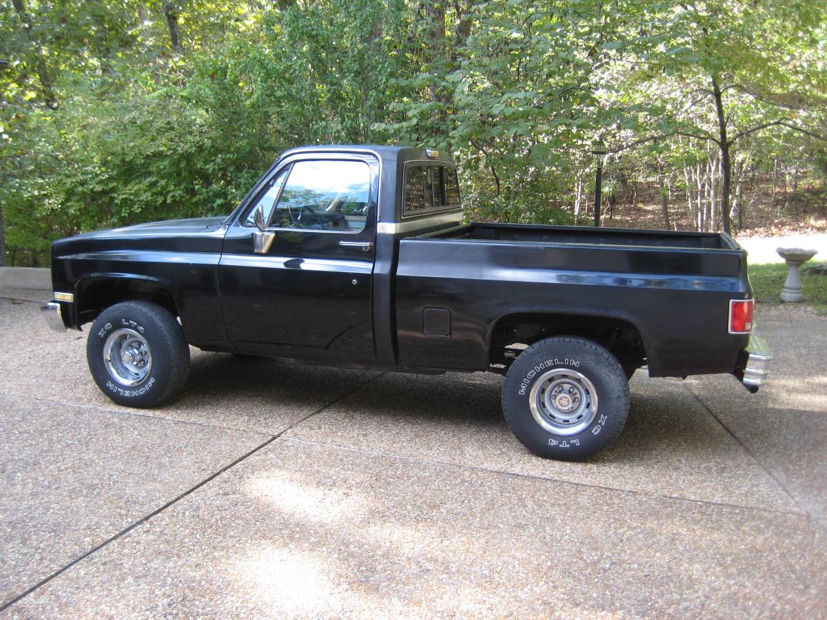 Chevrolet-silverado-1986-black-2