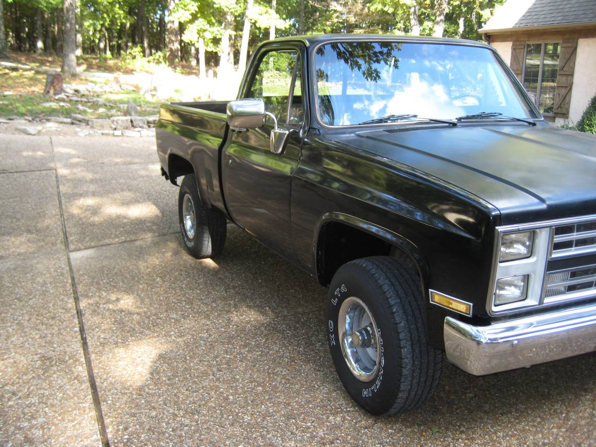 Chevrolet-silverado-1986-black-4