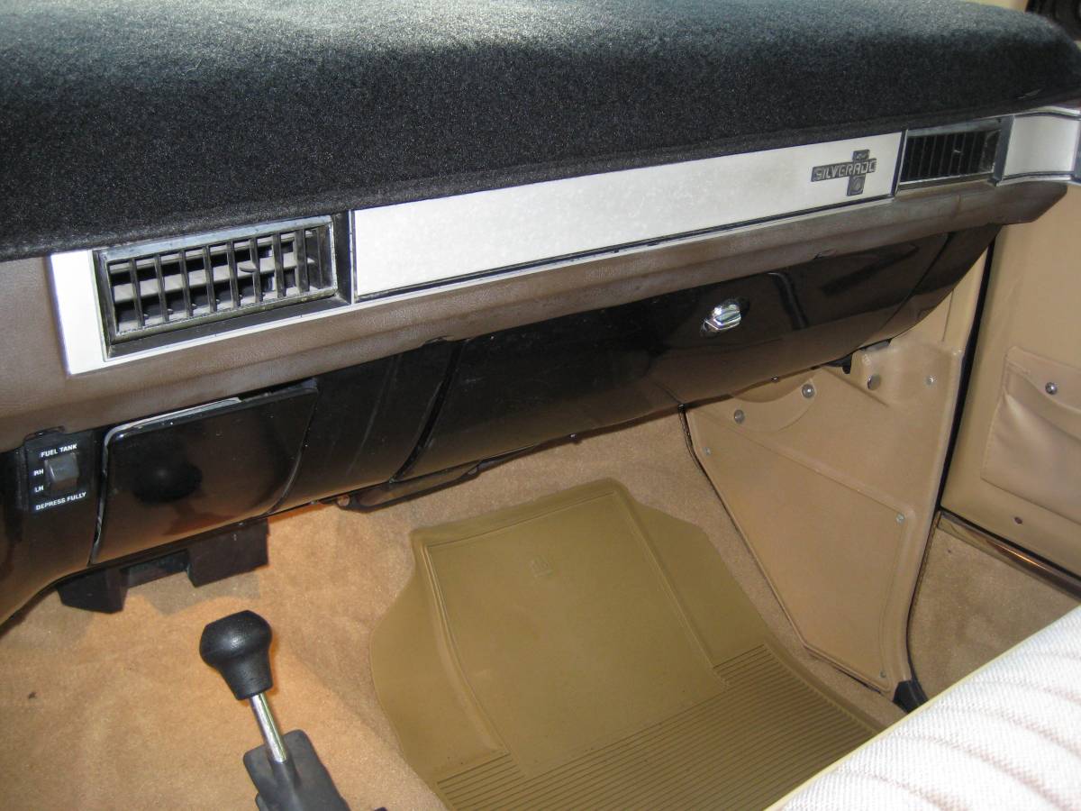 Chevrolet-silverado-1986-black-9