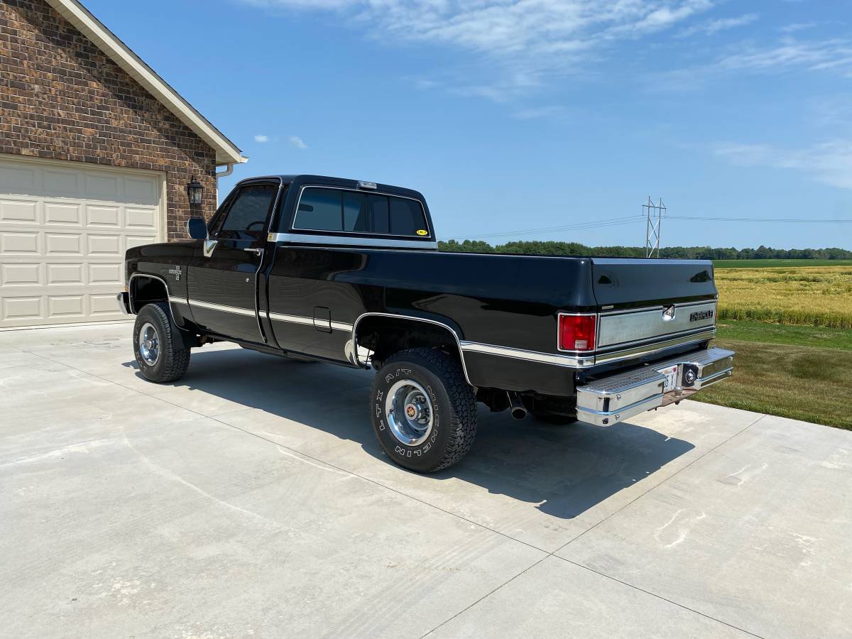 Chevrolet-silverado-1987-black-11