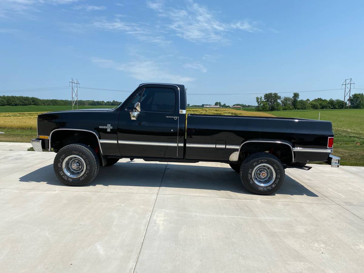 Chevrolet-silverado-1987-black-12