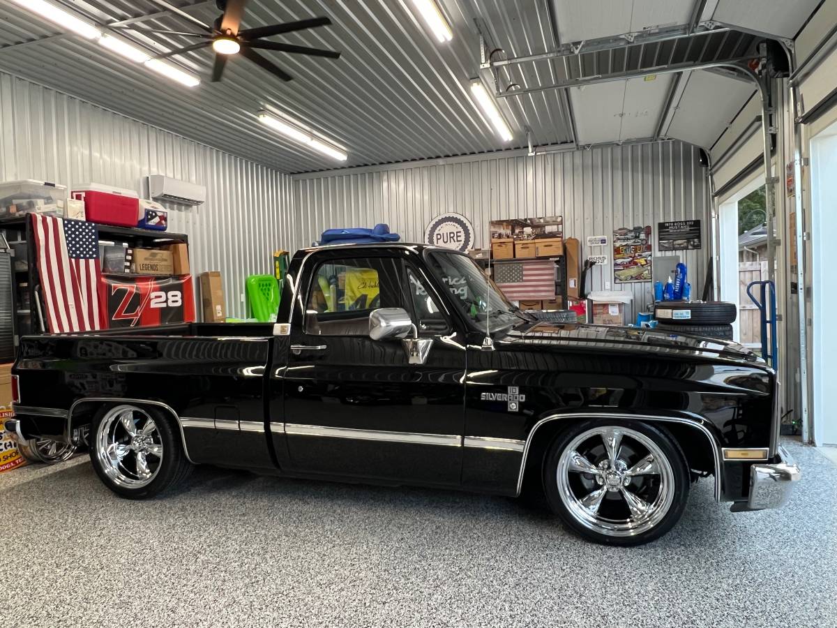 Chevrolet-silverado-1987-black-3
