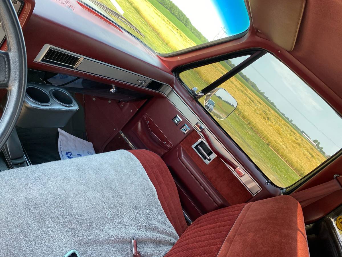 Chevrolet-silverado-1987-black-4