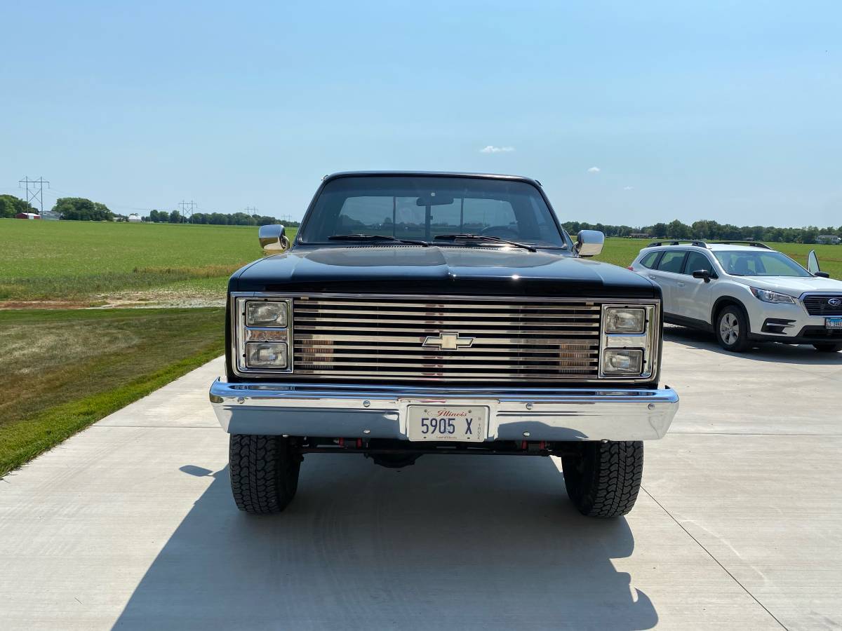 Chevrolet-silverado-1987-black-6