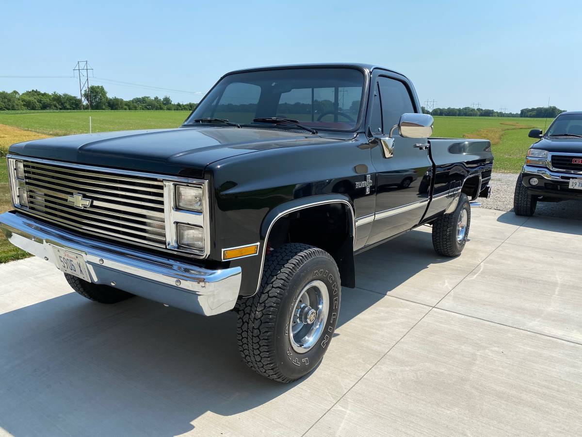 Chevrolet-silverado-1987-black-7