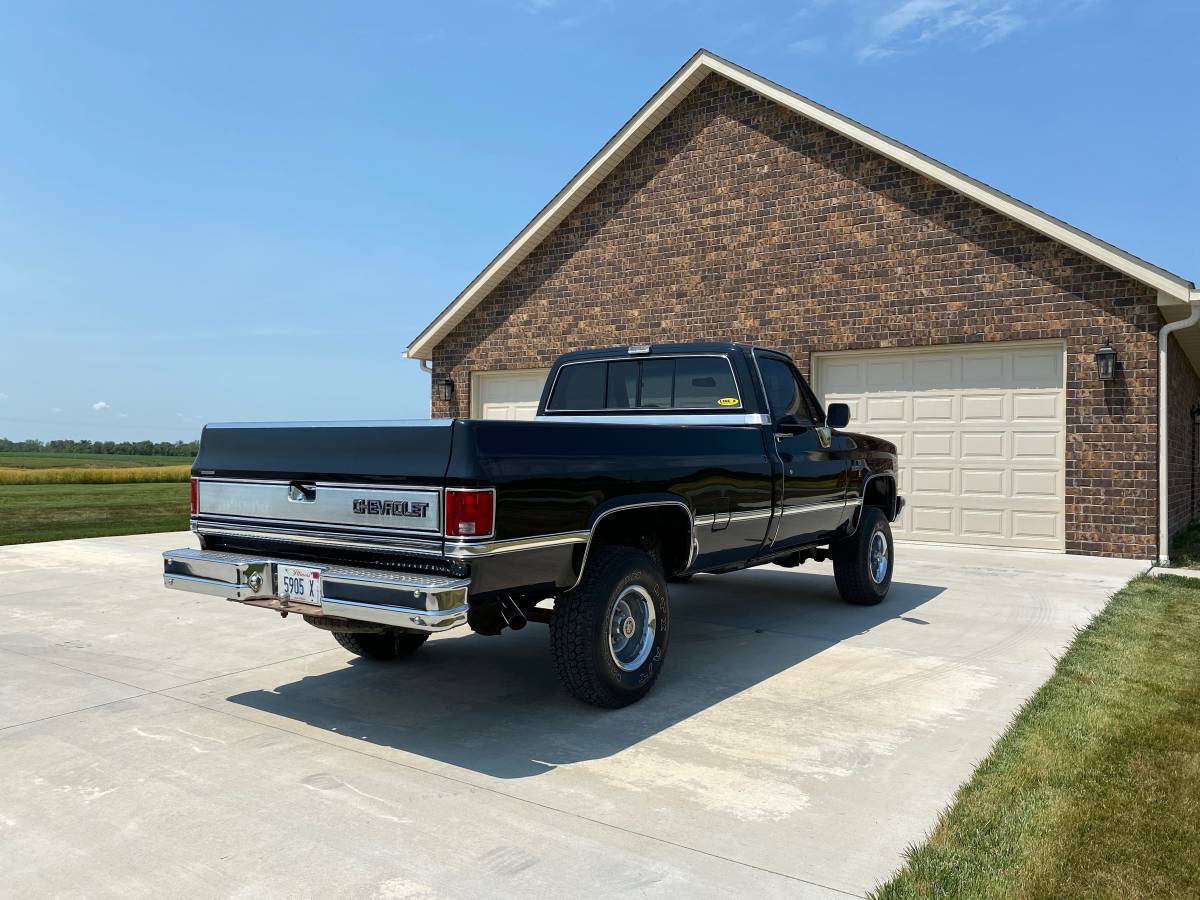 Chevrolet-silverado-1987-black-9