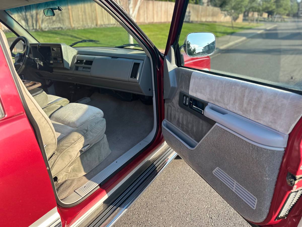 Chevrolet-silverado-2500-1993-red-13