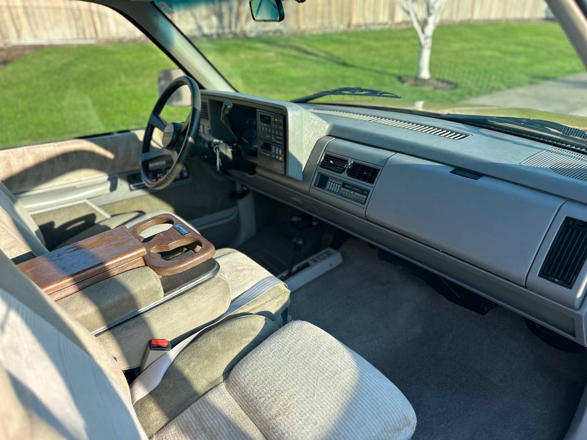 Chevrolet-silverado-2500-1993-red-15