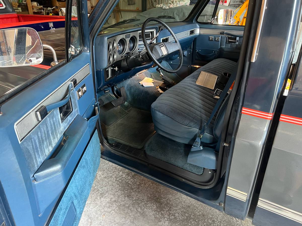 Chevrolet-silverado-2500-diesel-1987-8