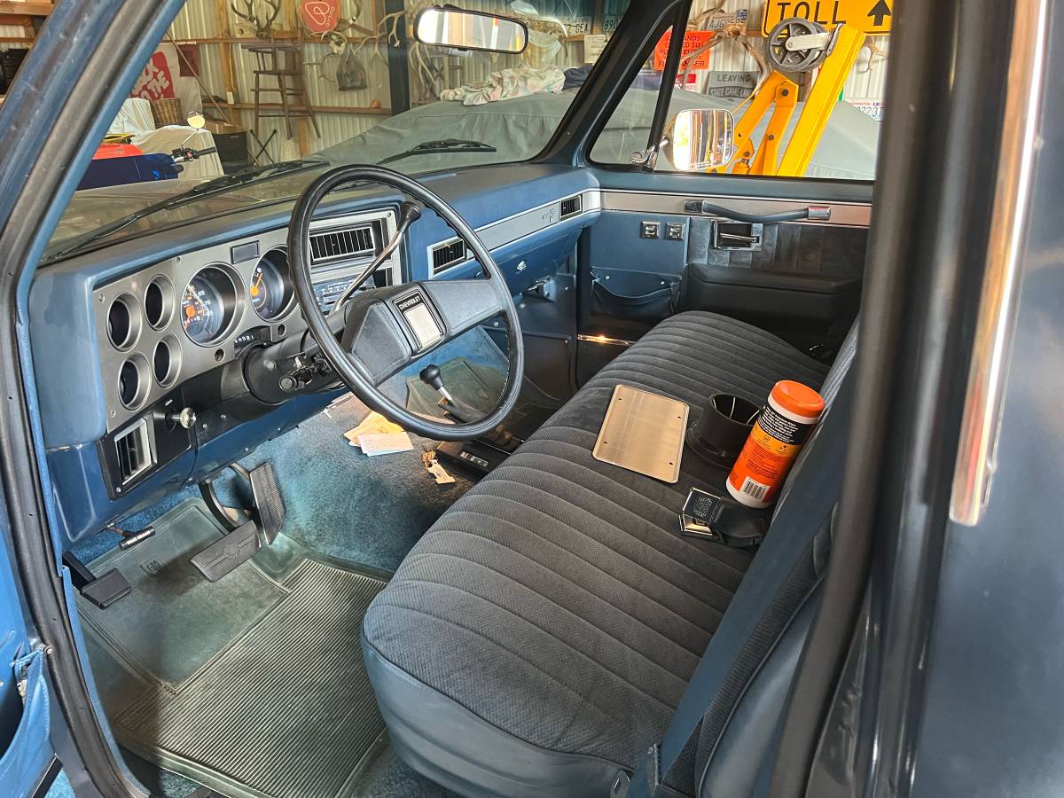 Chevrolet-silverado-2500-diesel-1987-9