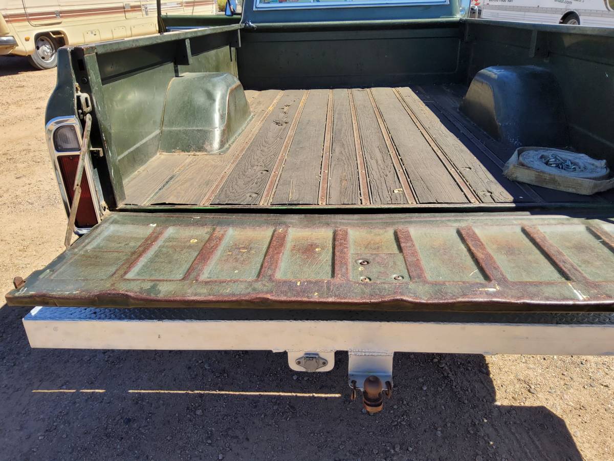 Chevrolet-silverado-2500hd-1971-green-14