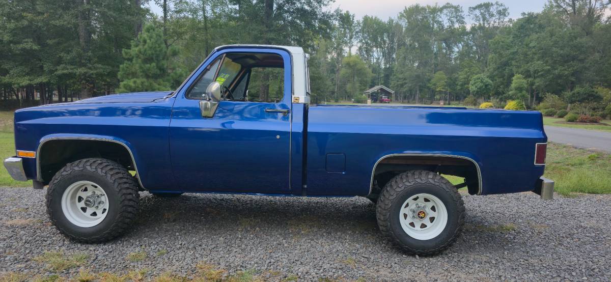 Chevrolet-silverado-2500hd-1983-blue