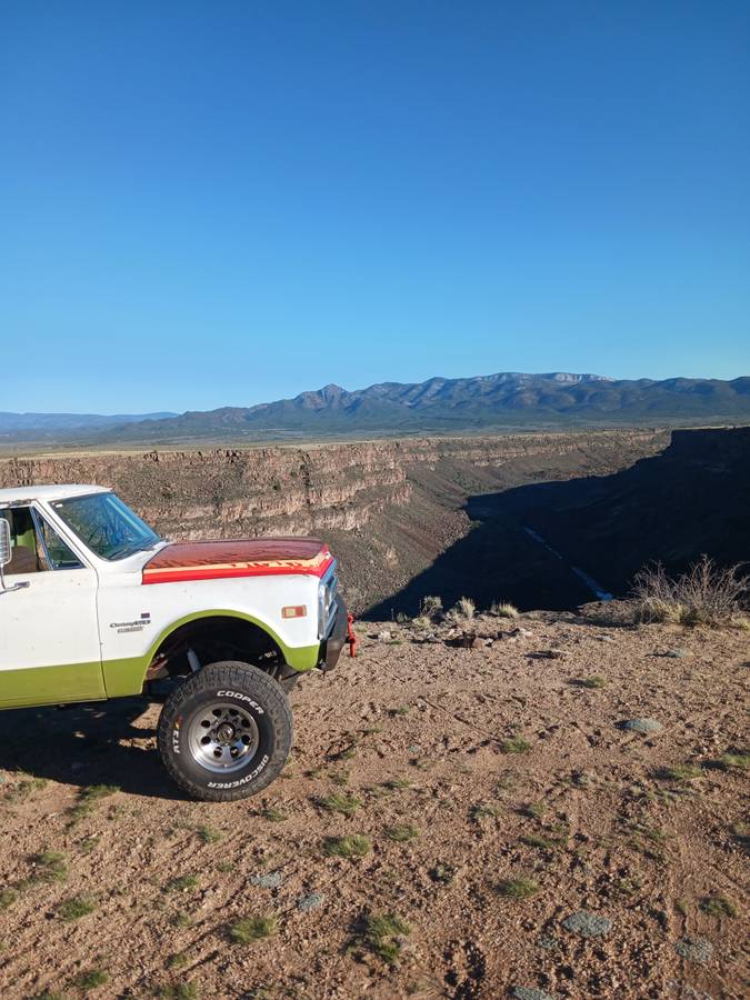 Chevrolet-silverado-2500hd-diesel-1969-custom-15