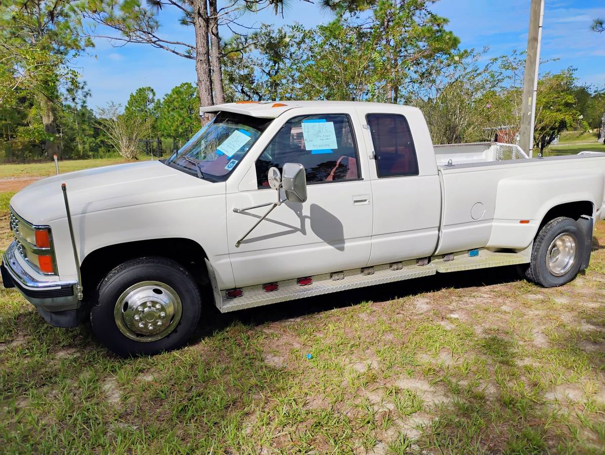 Chevrolet-silverado-3500-model-1990-white-1