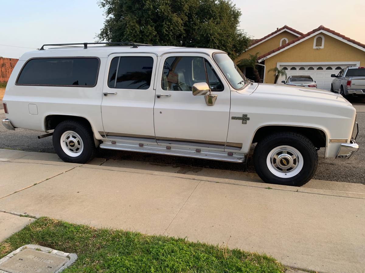 Chevrolet-silverado-c20-1986-3