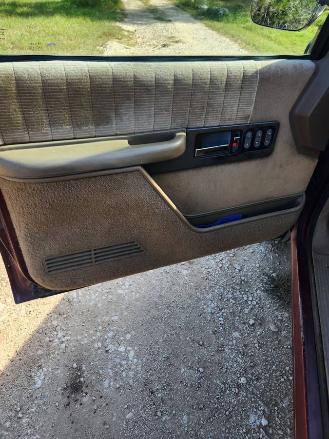 Chevrolet-silverado-k1500-1993-white-4