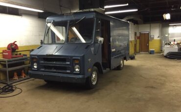 Chevrolet-step-van-1975-blue-1