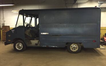 Chevrolet-step-van-1975-blue-2
