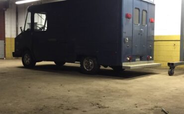 Chevrolet-step-van-1975-blue-3