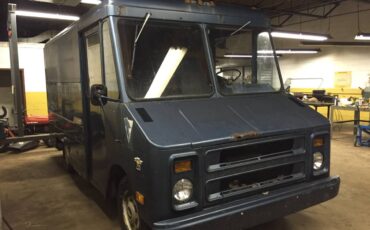 Chevrolet-step-van-1975-blue