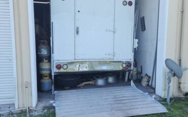 Chevrolet-step-van-1989-white-2