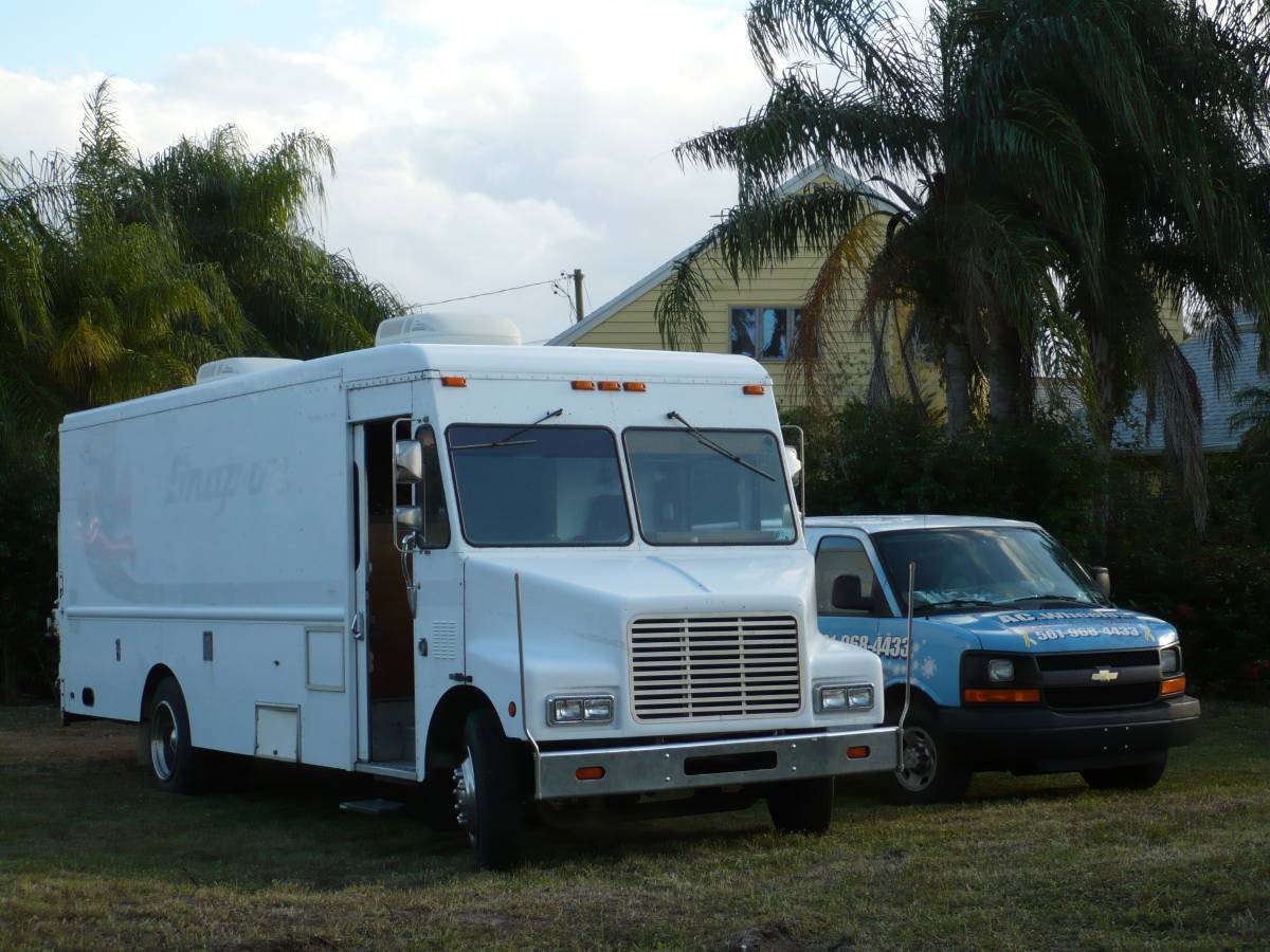 Chevrolet-step-van-1989-white-3