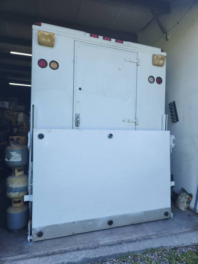 Chevrolet-step-van-1989-white-4