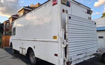 Chevrolet-step-van-30-1989-white-1