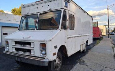 Chevrolet-step-van-30-1989-white-2