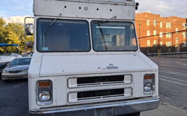 Chevrolet-step-van-30-1989-white-3