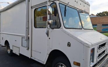 Chevrolet-step-van-30-1989-white-5