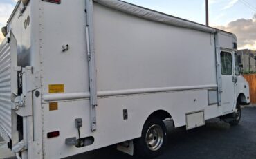 Chevrolet-step-van-30-1989-white-6